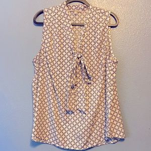 41 Hawthorn V neck blouse with tie. Size 2x